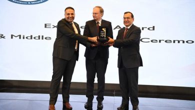 صورة وزير البترول يسلم جوائز التميز فى كفاءة الطاقة بمؤتمر “EPEEC 2022”