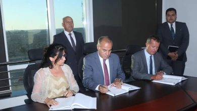 صورة وزير النقل يشهد توقيع اتفاقيتين في مجال النقل البحري