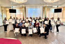 صورة تسليم شهادات إجتياز الدورة الثانية من مبادرة البرنامج التدريبى (الإعداد لسوق العمل)